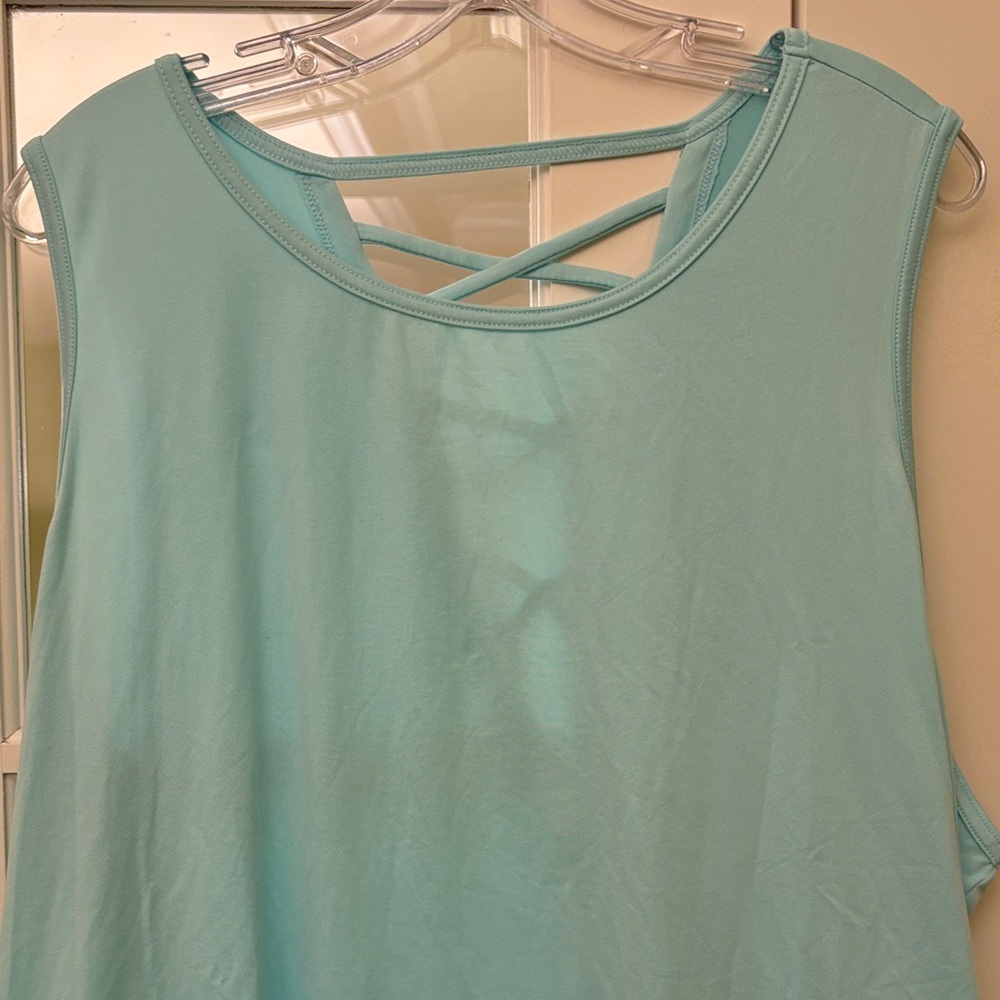 NWOT 3X Women's Mint light blue Sleeveless Crisscross Back Tank Top tag less